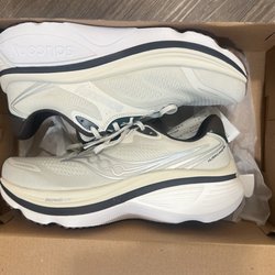 Bear Creek Running - Saucony Hurricane 26