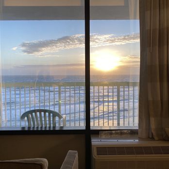 Bahama House - Great view on a ocean front room - Hotels Near Me - Daytona Beach, Florida