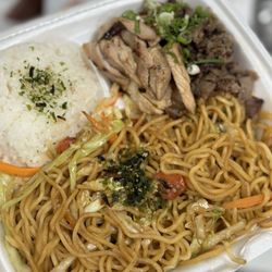 Chicken & Beef Butter Garlic Noodles IG: @ammysalamii