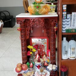 Susan's Beauty Salon - Front entrance