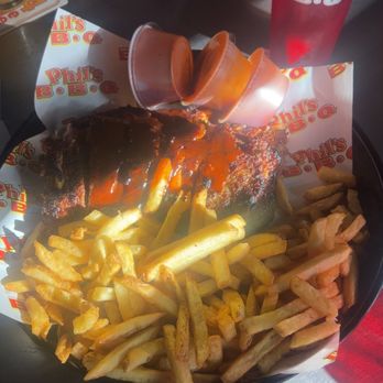 Phil's BBQ - Barbeque Near Me - Santee, California