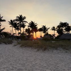 High Noon Beach Resort - Sunset from the beach