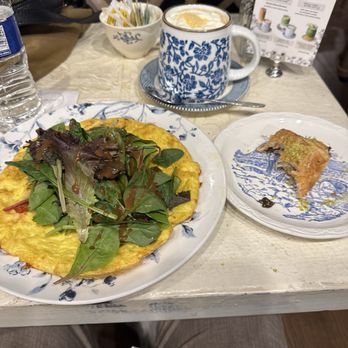 maman - make your own omelette,  pistacho croissant, and honey hot vanilla honeybutter latte with sweet corn foam & cornbread crumbs - Coffee & Tea Near Me - New York, New York