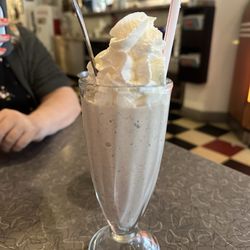 Cafe Manhattan - Cookies N Cream Shake