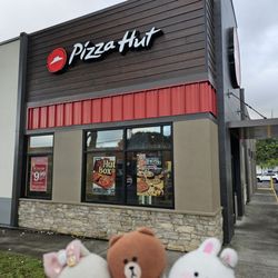 Pizza Hut - Storefront