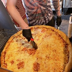 Benny Damato's - Cheese pizza