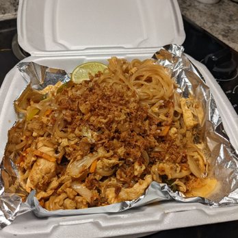 HakkaChow - Chicken Pad thai - Asian Fusion Near Me - Winston-Salem, North Carolina HakkaChow - Chicken Pad thai - Asian Fusion Near Me - Winston-Salem, North Carolina