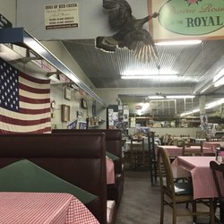 Moosehead Cafe - Table and booth seating