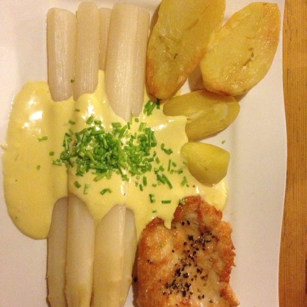 Goldenes Kreuz - Asparagus Chicken.  Zomg good!!! - Italian Near Me - Parsberg, BY