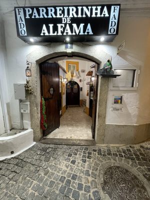 Parreirinha de Alfama by null
