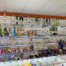 VIP Smokes - Huge collection of bongs