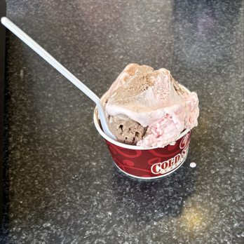 Cold Stone Creamery - Small strawberry and chocolate - Ice Cream & Frozen Yogurt Near Me - Escondido, California Cold Stone Creamery - Small strawberry and chocolate - Ice Cream & Frozen Yogurt Near Me - Escondido, California