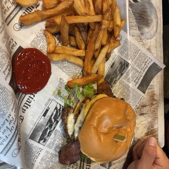 Lock 15 Brewing Co. - Green chile burger - Brewpubs Near Me - Akron, Ohio