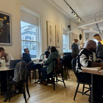 Delanie's Coffee Shadyside - main area - Coffee & Tea Near Me - Pittsburgh, Pennsylvania