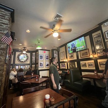 Larchmont Tavern - the interior of larchmont - Pubs Near Me - Larchmont, New York Larchmont Tavern - the interior of larchmont - Pubs Near Me - Larchmont, New York