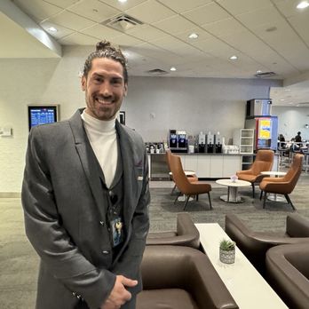Delta Sky Club - Calib the wonderful ambassador - Airport Lounges Near Me - Dallas, Texas