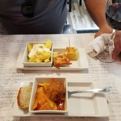 Café Vinos Dómine - Daily pinchos, free with wine