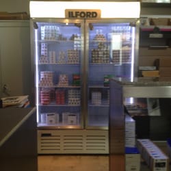 Laboratorio Mexicano de Imágenes - Rollos y mas rollos esperando a ser comprados