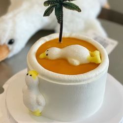 KK Bakery - Little duck on the beach