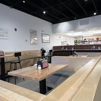 Lazy Moon - Seating area - Pizza Near Me - Maitland, Florida