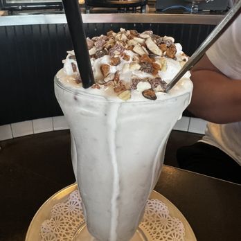 Moo Creamery - Milkshake - Burgers Near Me - Bakersfield, California