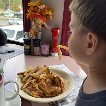 Mount Rainier Railroad Dining - American Near Me - Elbe, Washington
