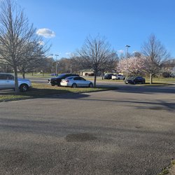 Bend Street Complex - Very clean parking lot.