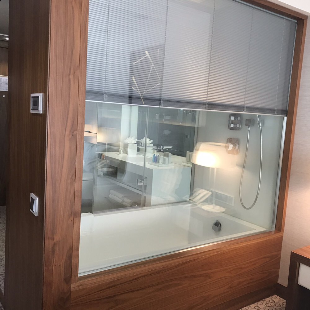 Epic Sana Lisboa Hotel - The bathroom viewed from the bedroom. - Hotels Near Me - Lisbon, 11