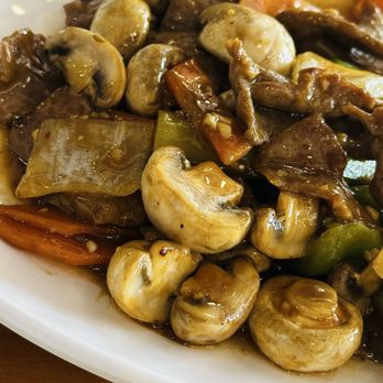 Golden Dragon Palace - Beef with mushroom - Chinese Near Me - Niagara Falls, Ontario Golden Dragon Palace - Beef with mushroom - Chinese Near Me - Niagara Falls, Ontario