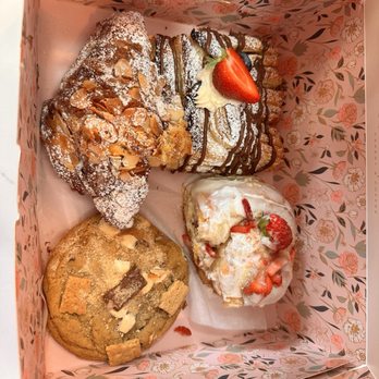 Sugarbloom Cakery And Coffee - Cookie, cinnamon roll, croissant, pastry - Coffee & Tea Near Me - Redlands, California Sugarbloom Cakery And Coffee - Cookie, cinnamon roll, croissant, pastry - Coffee & Tea Near Me - Redlands, California