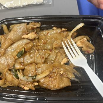 Bodhi Federal Hill - Drunken noodles - Thai Near Me - Baltimore, Maryland