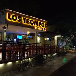 Los Trompos - La coqueta terraza de Los Trompos, a gusto para pasarla una noche de reunión entre cuates.