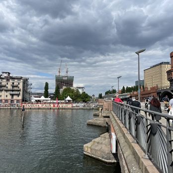 Pirates Berlin - Right on the water with cool views - International Near Me - Berlin, BE