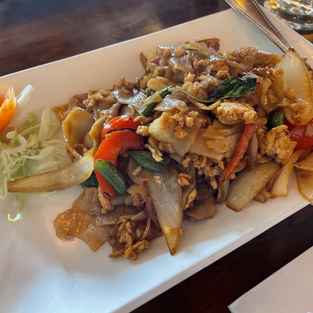 Chalerm Thai Bistro - Basil stir fry with chicken - Thai Near Me - Lakeport, California