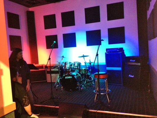 Guitar Center 5925 Shellmound St Emeryville Ca Music Dealers Mapquest