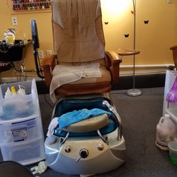 Deluxe Nail Salon