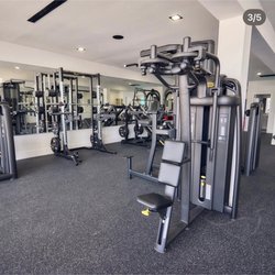 J White Fitness - Super Clean Gym