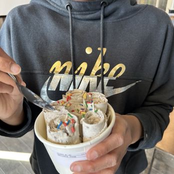 Milk Jar Cafe - Cookie Monster Rolled Ice Cream with sprinkles - Ice Cream & Frozen Yogurt Near Me - Cincinnati, Ohio