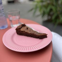 De broers van Julienne - Half a piece of the Chocolate Torte.