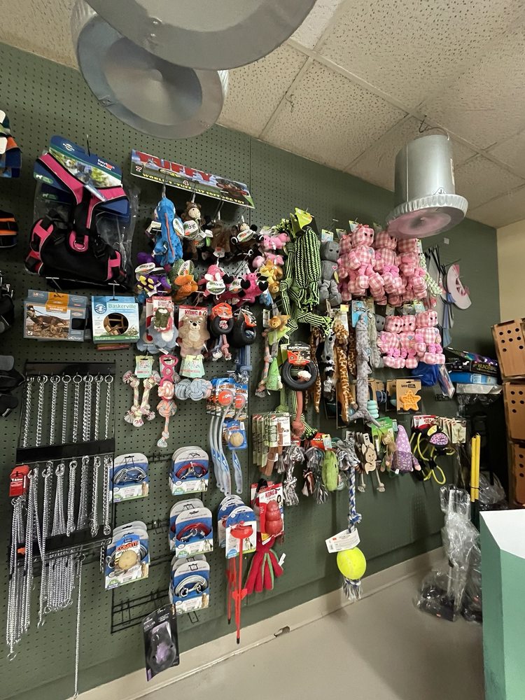 HOUSTON FEED STORE Updated October 2024 29 Photos 1043 E Houston Ave, Visalia, California