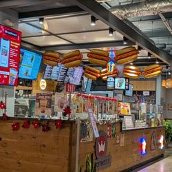 The Common Kitchen - Facing 2 vendors including the hot dog restaurant