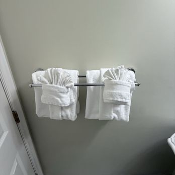 Carmel Bay View Inn - Cute towels. Wait! Where is Towelie? - Hotels Near Me - Carmel, California Carmel Bay View Inn - Cute towels. Wait! Where is Towelie? - Hotels Near Me - Carmel, California