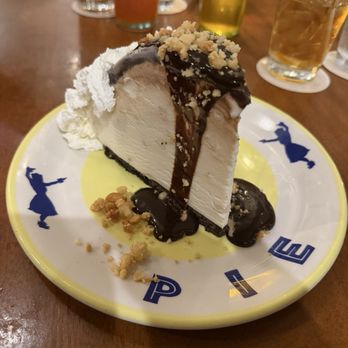 Hula Grill Kaanapali - Original Hula Pie - New American Near Me - Lahaina, Hawaii