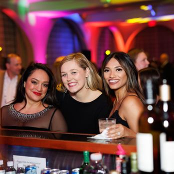 OC Event Photos - Girls at the bar - Event Photography Near Me - Costa Mesa, California OC Event Photos - Girls at the bar - Event Photography Near Me - Costa Mesa, California