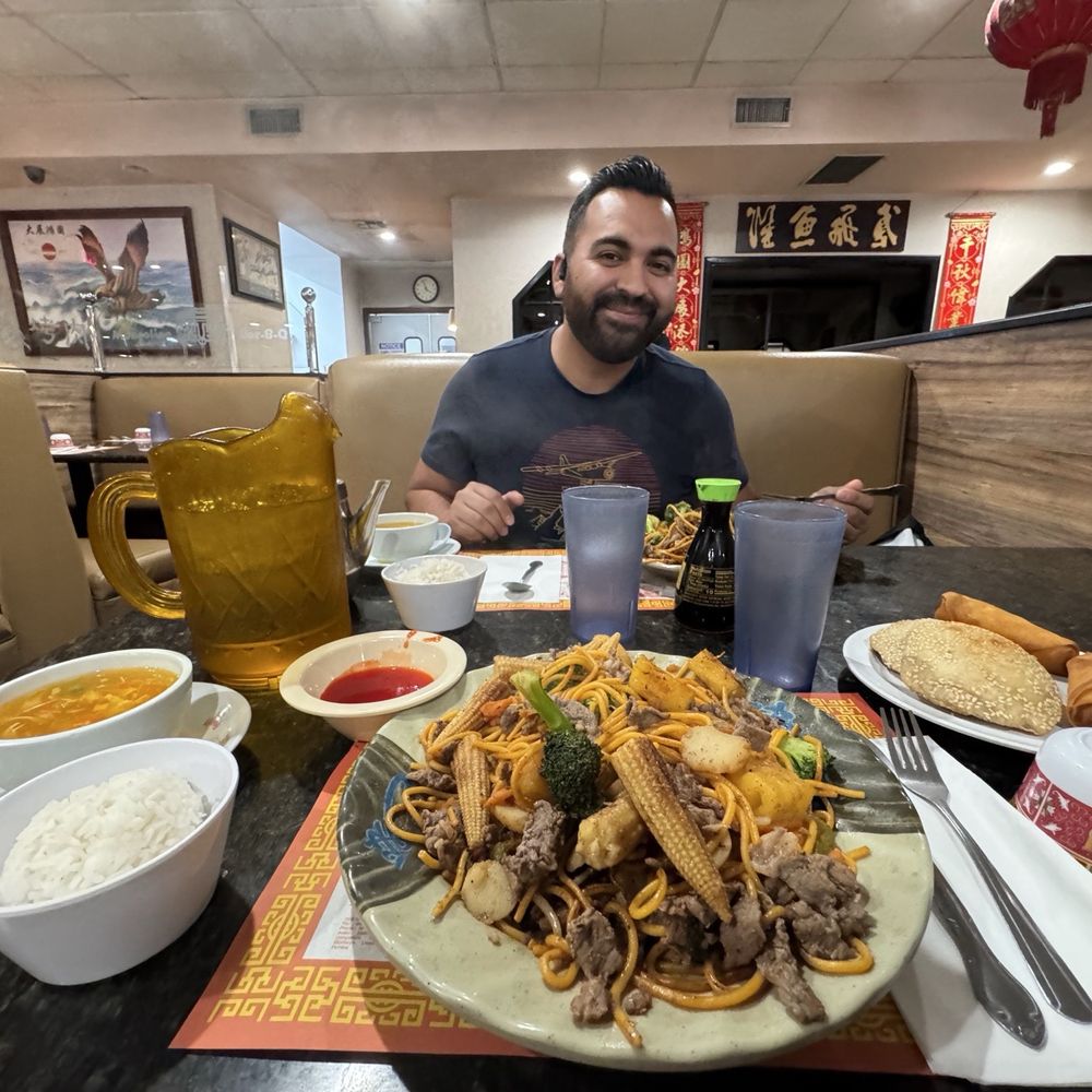 Came for dinner and was pleased to know our Mongolian experience came with soup, bakes, and some good tea.