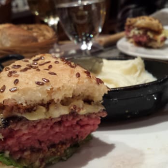 La Maison de l'Aubrac - Burger with cheese. - French Near Me - Paris, 75
