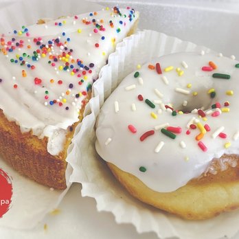 La Creacion Bakery - Vanilla Cake and a Vanilla frosted donut (10.20.2020) - Bakeries Near Me - Tampa, Florida La Creacion Bakery - Vanilla Cake and a Vanilla frosted donut (10.20.2020) - Bakeries Near Me - Tampa, Florida