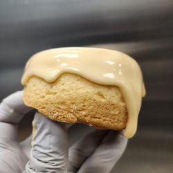 Zuri's Gourmet Donutz - Glu-10 free maple drip..
GfVP Donutz