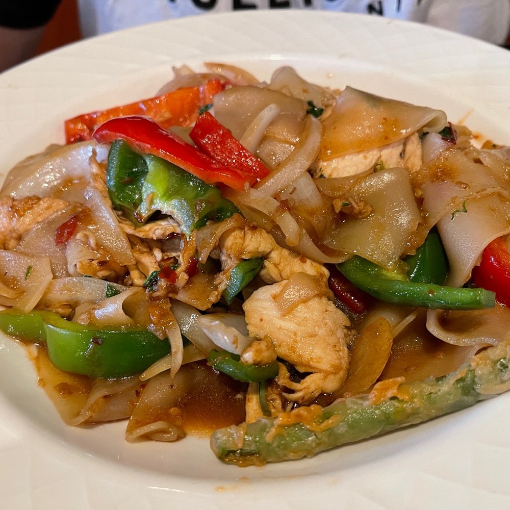 Silk Thai Hagerstown - Drunken Noodles w chicken - Thai Near Me - Hagerstown, Maryland Silk Thai Hagerstown - Drunken Noodles w chicken - Thai Near Me - Hagerstown, Maryland