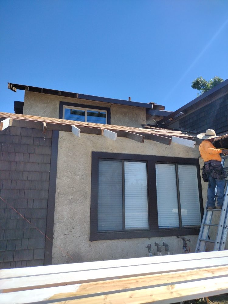 Slide of J&C López Roofing